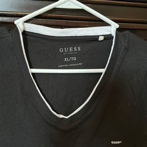 Guess Xl V-neck tshirt